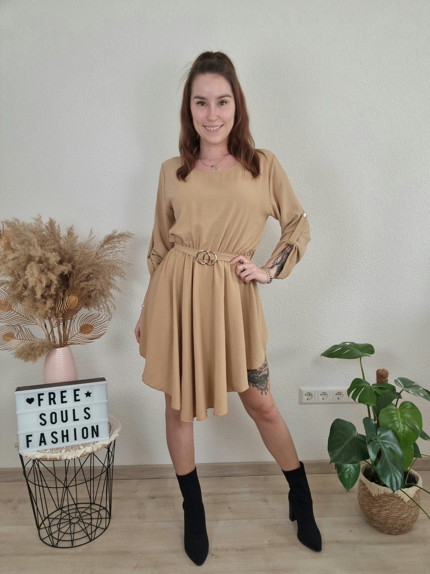 Minikleid mit Gürtel