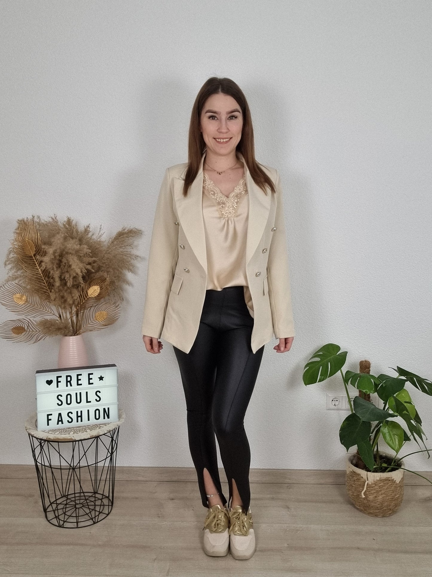 Blazer mit goldenen Knöpfen