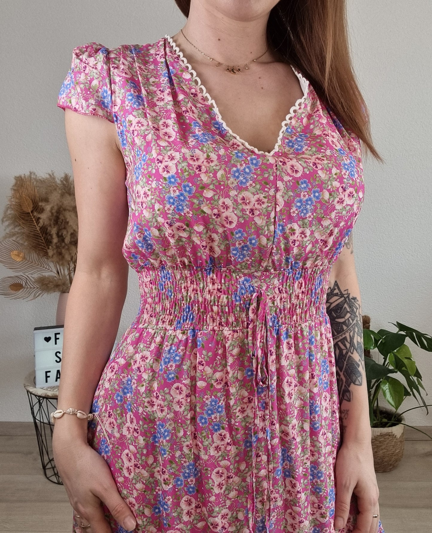 Midikleid mit Rückenausschnitt