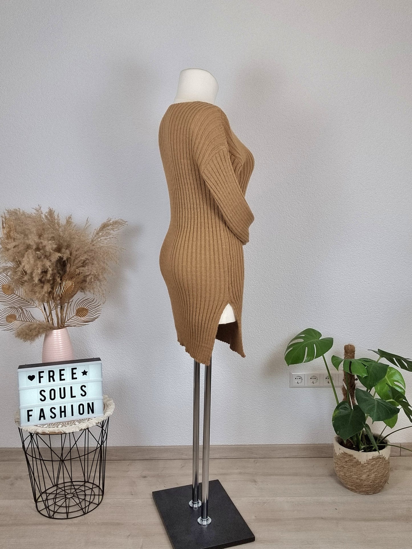 Strickkleid mit Schlitz