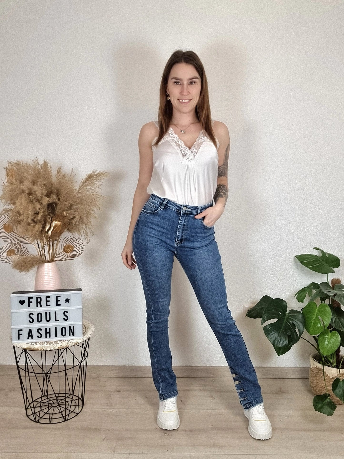 High waist Jeans mit Knöpfen