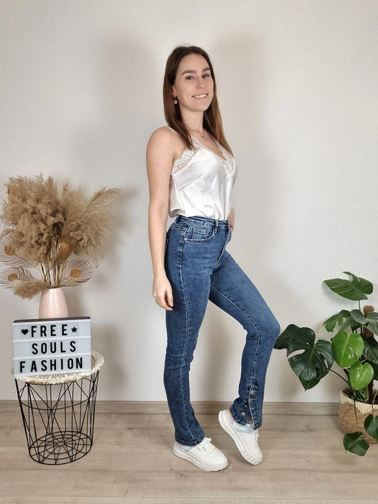 High waist Jeans mit Knöpfen