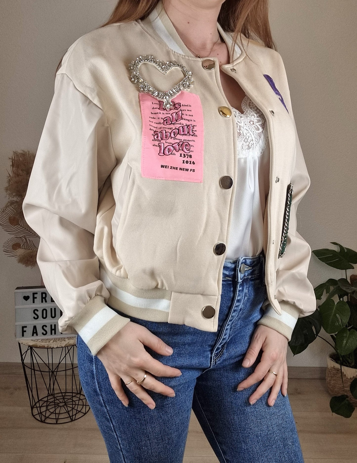 Collegejacke mit Aufnähern