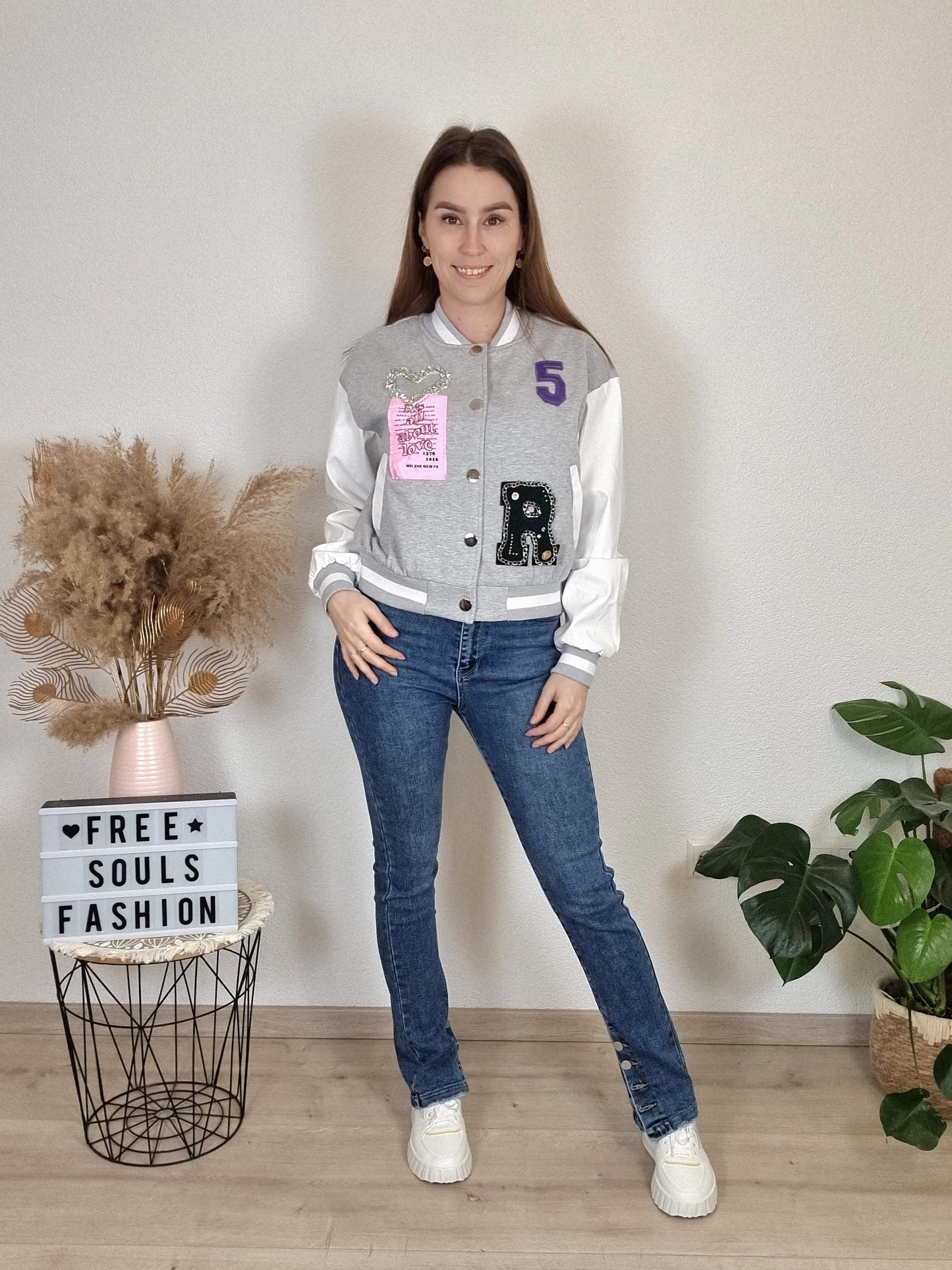 Collegejacke mit Aufnähern