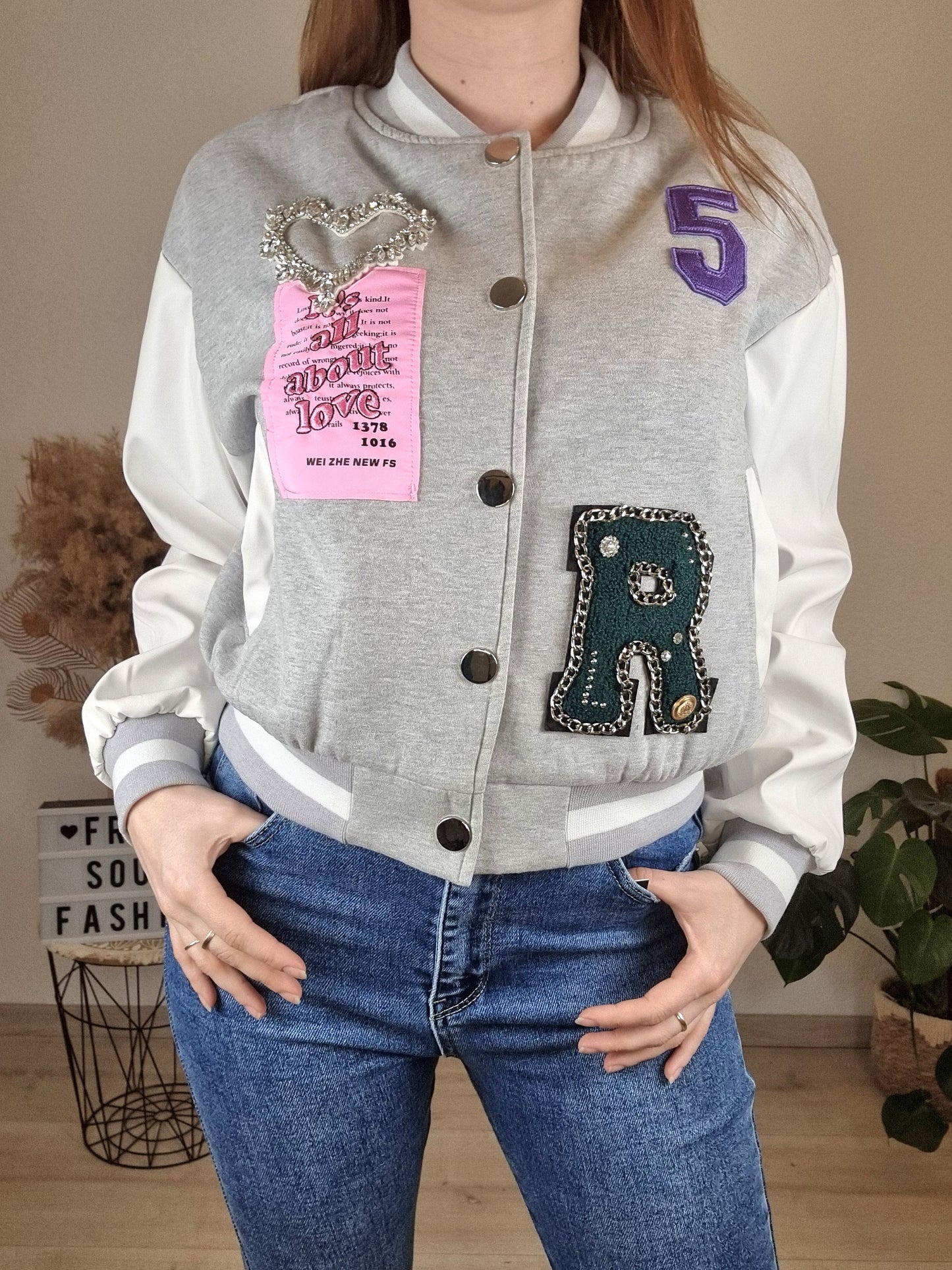 Collegejacke mit Aufnähern