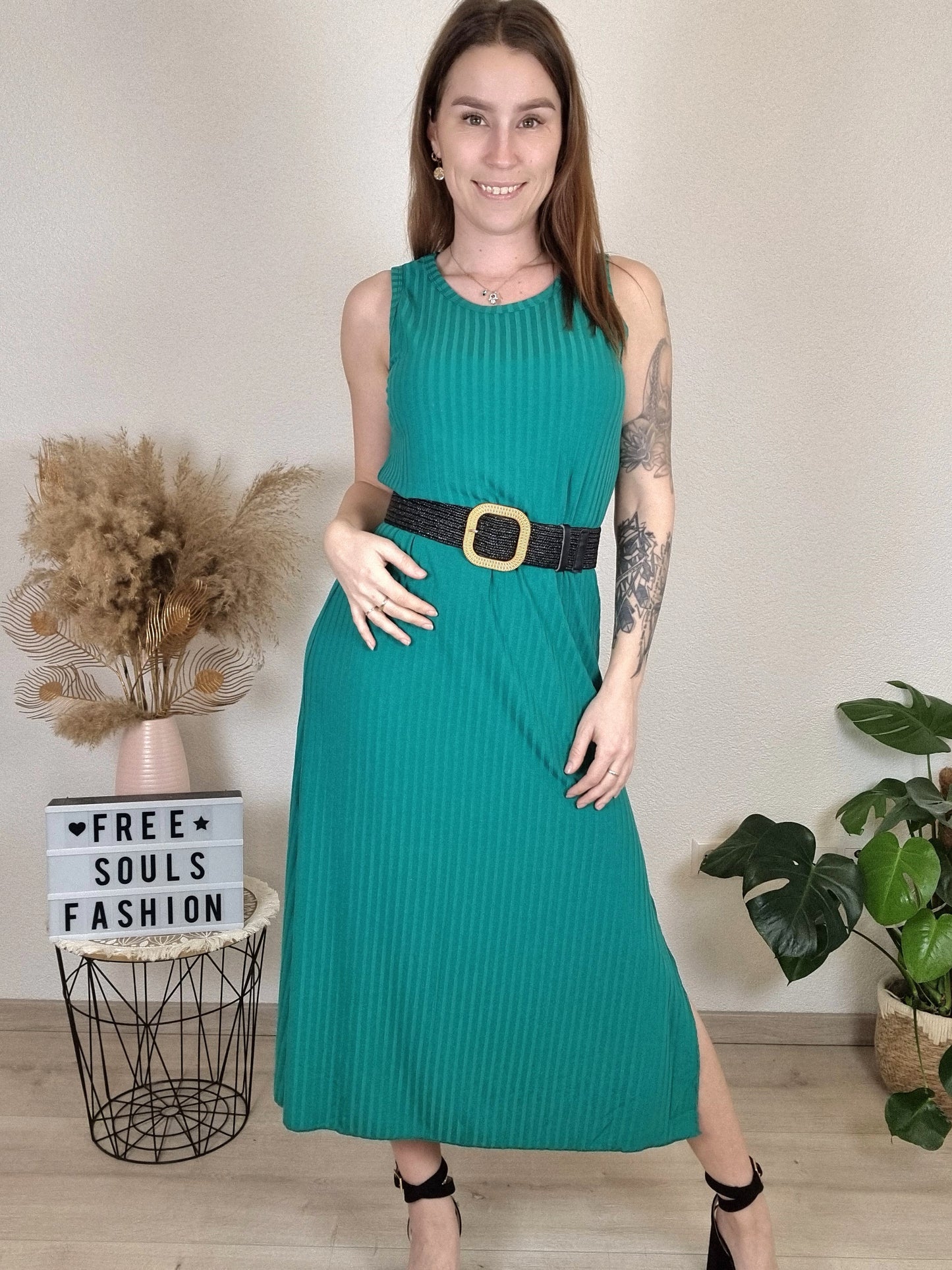 Ärmelloses Kleid mit Schlitz