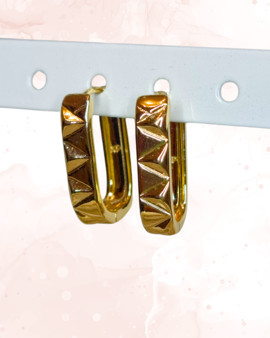 Goldene Ohrringe Nietenlook